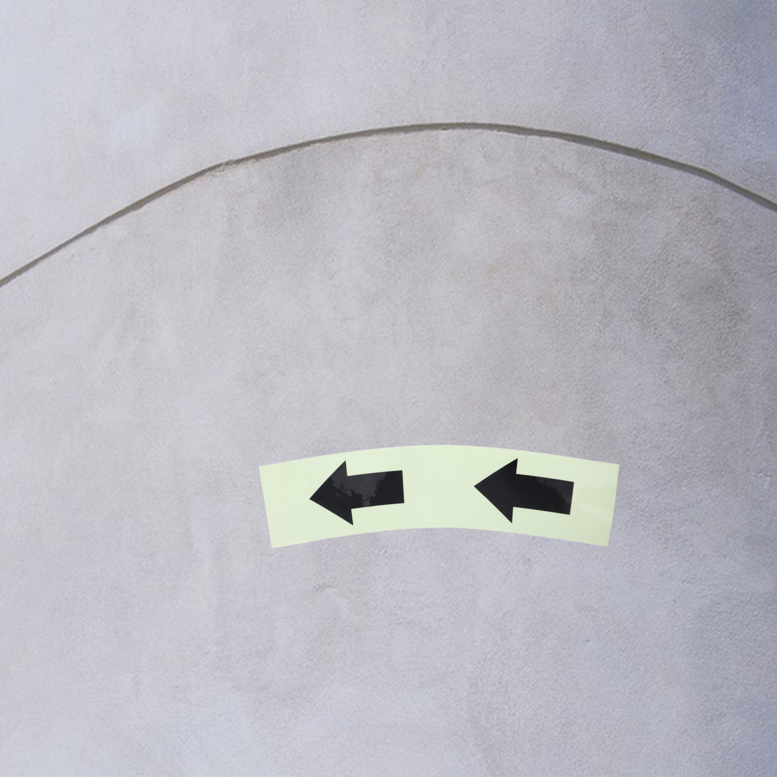 Emergency Exit Sign - Im Dunkeln Leuchtendes Pfeilband Reflektierender Richtungs-Bodenmarkierungsaufkleber